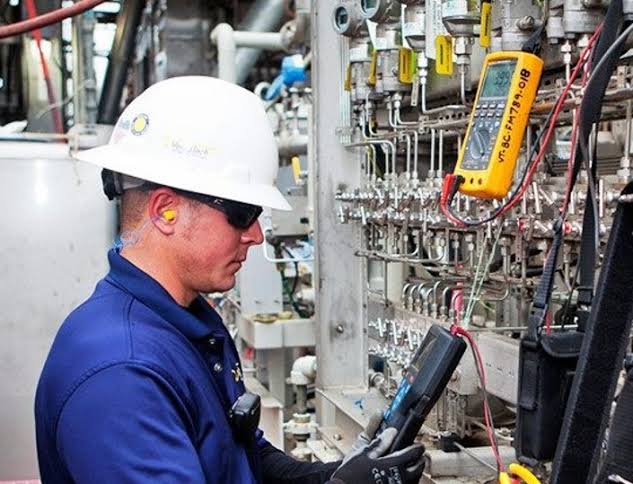 TÉCNICO ELECTROMECANICO